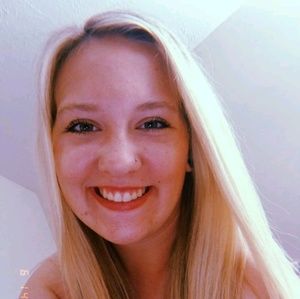 Meet your Posher, Courtney